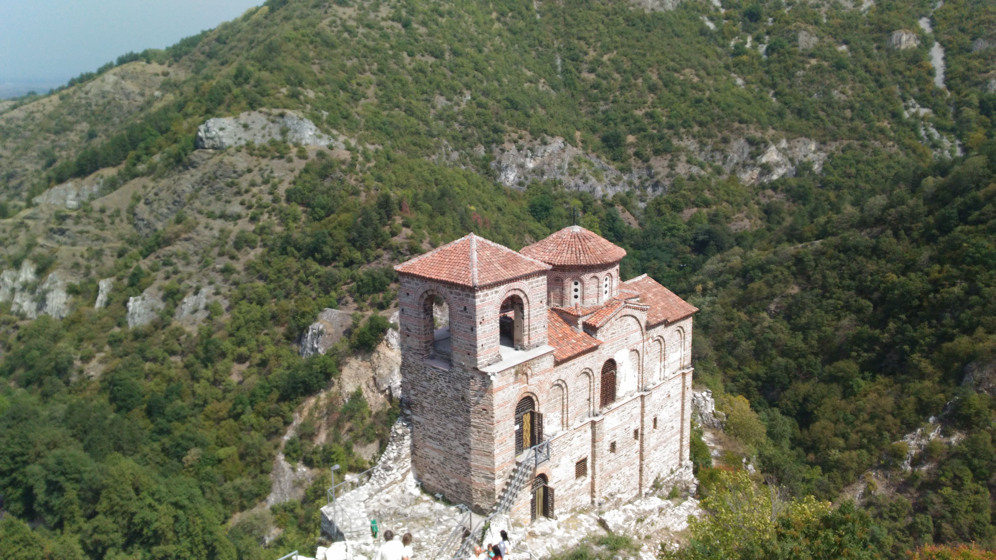 Asen Kalesi'ndeki manastır